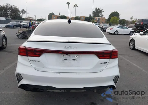 2022 Kia Forte Gt-Line z USA, uszkodzony, nr VIN 3KPF54AD3NE487214